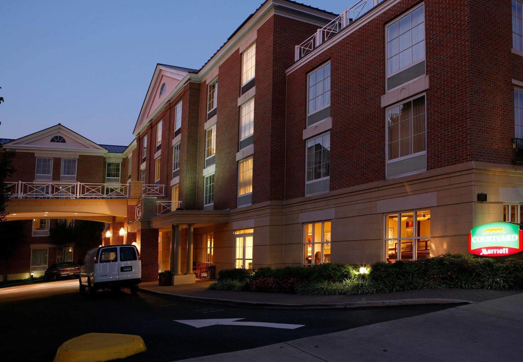 Courtyard By Marriott Charlottesville - University Medical Center Экстерьер фото